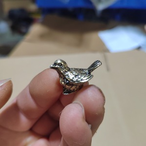 Miniature artisanale en laiton : Passerelle décorative antique en bronze massif, petite figurine d'oiseau en cuivre pour décoration de table - Product Image 4