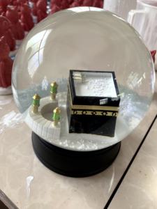 100 मिमी राल बर्फ बॉल मुस्लिम निर्माण पर्यटन स्मारिका गहनों के लिए अनुकूलित पानी बर्फ की दुनिया - Product Image 4