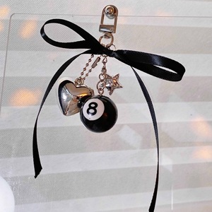 2025 vente en gros nouveau One Shot noir 8 pendentif porte-clés argent en forme de coeur lanière de téléphone en métal avec corde suspendue en PVC pour les filles - Product Image 5