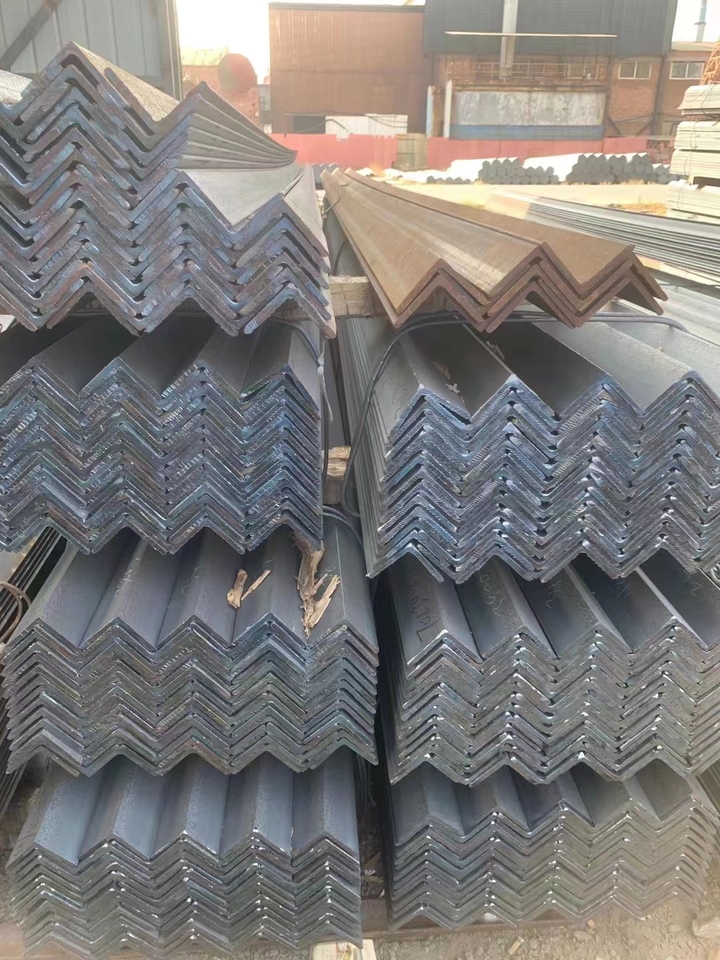 L 200 x 200 x 21 Hot Rolled Steel Equal Leg Angle