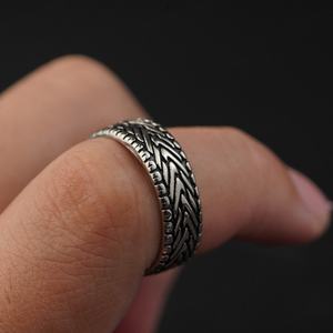 แหวนสแตนเลสสั่งทำจากโรงงาน แหวนแฟชั่นผู้ชายรุ่นใหม่ล่าสุด เครื่องประดับสำหรับงานหมั้น - Product Image 3
