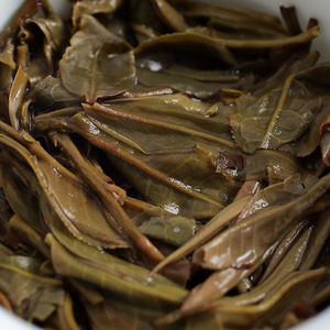 Yunnan Raw Pu'er <span class=keywords><strong>Tea</strong></span> 2017 Vintage Chashan Ancient Tree Single-Origin Shen <span class=keywords><strong>Tea</strong></span> Comprimido Puerh <span class=keywords><strong>Tea</strong></span> Cake 200g - Product Image 5