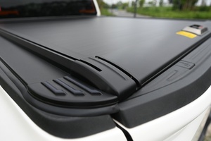 <span class=keywords><strong>2016</strong></span> + Nissan Navara Pickup Couvercle de volet roulant manuel Anti-poussière Anti-vol Tonneau dur Fonction de verrouillage en aluminium robuste - Product Image 4