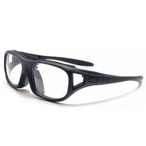 Gafas Deportivas L030 con Montura Completa, Lentes de Policarbonato Antivaho, Marco TR90 para Baloncesto, Fútbol, Multifuncionales para Hombre - Product Image 1