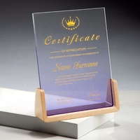 Fabricant de trophées en verre cristal Bouclier en bois en verre 3D personnalisé Trophée de plaque en cristal avec socle en bois