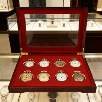 Boîte de rangement pour montres de poche en bois brillant avec doublure en velours, couvercle en acrylique, charnière métallique, logo personnalisé pour collection de montres, présentoir cadeau
