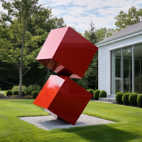 Paysage de jardin extérieur moderne Surface de soudure ornée de métal Revêtement rouge Grande sculpture géométrique en cube d'acier inoxydable