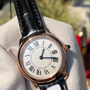 Montre mécanique automatique élégante et tendance, gravée avec un motif radial, cadran blanc, bracelet noir brillant, chronométrage précis - Product Image 4