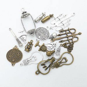 Divers pendentifs vintage Charms Mix pour <span class=keywords><strong>la</strong></span> fabrication de bijoux DIY Chapeau Sac Tasse Vin Lettre Paix Trèfle Musique Nourriture Série Key Charms Tags - Product Image 5