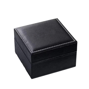 Boîte à bijoux en cuir PU noir avec surpiqûres blanches, étui de rangement carré pour bagues, boucles d'oreilles, colliers et petits accessoires - Product Image 1