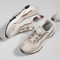 Chaussures de course légères en mesh pour hommes, baskets de sport décontractées à semelle épaisse, respirantes, pour la marche en plein air