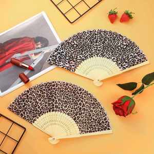 Éventail décoratif personnalisé imprimé, pliable, pour mariage, fête, événements, décoration intérieure et cadeaux promotionnels - Product Image 5