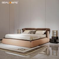 Lit rembourré design Cà Foscari, taille personnalisée et style moderne – Parfait pour chambres de villas contemporaines et intér