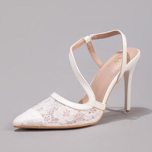 รองเท้าส้นสูงประดับดอกไม้สำหรับผู้หญิง ดีไซน์สวยงาม ส้นหนา ปลายแหลม เหมาะสำหรับงานปาร์ตี้ - Product Image 1