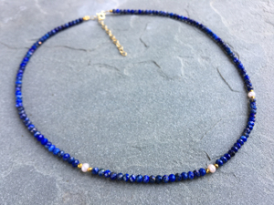 Delicado Collar de Varias Capas con Cuentas de Lapislázuli Azul <span class=keywords><strong>Oscuro</strong></span> y Perlas, Chapado en Oro sobre Acero Inoxidable - Product Image 6