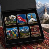 Groothandel op maat gemaakte Nepalese thema emaille pin cadeaudoos Yak gebedsvlag Stupa revers pin toeristische souvenir wollen sjaal badge cadeauset