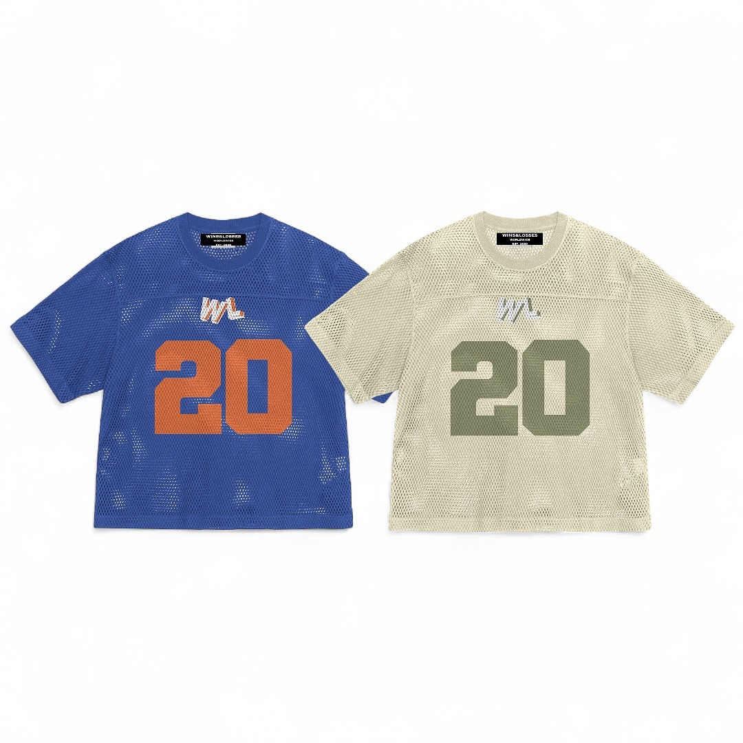 Maglia da calcio corta in rete, modello boxy, blu e beige.
