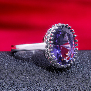 Grande Anello Ovale in Cristallo Viola per Donne, Accessorio Moda per Uso Quotidiano e Feste - Product Image 3