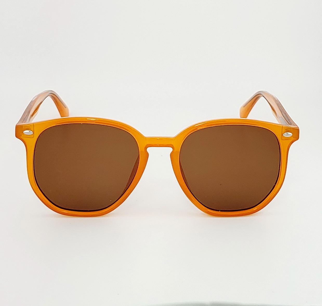 สีน้ำตาล