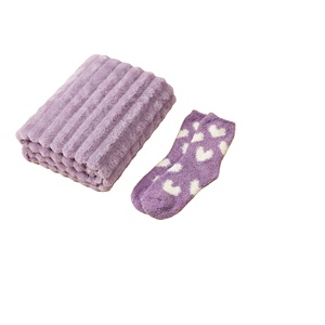Canasta de Regalo Morada para Ella, Caja de Cuidado Personal Acogedora con Manta de Flores de Ganchillo, Regalo para Días Festivos, Cumpleaños, Día de la Madre - Product Image 2