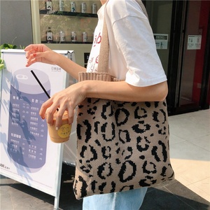 Bolso de mano hecho a mano de ganchillo para mujer, bolsa de hombro con patrón de <span class=keywords><strong>leopardo</strong></span>, de ganchillo - Product Image 5