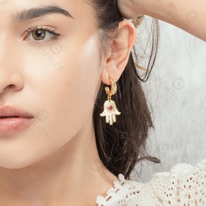 Gemnel 925 Sterling Silver 18K Vàng Mạ Chữ Ruby Trong Tay Kim Cương Chunky Hoop Bông Tai - Product Image 2