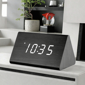 Réveil numérique LED triangulaire moderne en bois, multifonction, avec thermomètre et calendrier, pour chambre à coucher, contrôle du son et de la lumière - Product Image 5