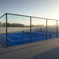 Terrain de padel panoramique haut de gamme avec vue panoramique pour centre sportif et projets d'investissement