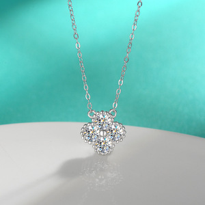 Collar Versátil con Colgante de Trébol de Cuatro <span class=keywords><strong>Hojas</strong></span> en Plata de Ley S925 y Moissanita - Product Image 4
