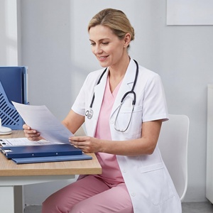 Blouse de laboratoire longue anti-rides pour femmes, coupe ajustée, blouse médicale blanche, adaptée aux cliniques, laboratoires, salons de beauté. - Product Image 1