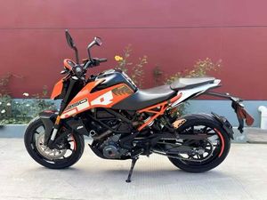 Motocicleta <span class=keywords><strong>Duke</strong></span> 250 de <span class=keywords><strong>Segunda</strong></span> <span class=keywords><strong>Mano</strong></span> de Alta Calidad, con Embrague Deslizante, Suspensión Invertida y Frenos ABS de Doble Canal - Product Image 5