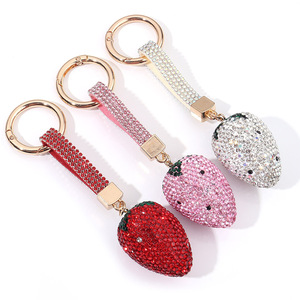 Llavero <span class=keywords><strong>con</strong></span> Colgante de Fresa <span class=keywords><strong>con</strong></span> Diamantes en 3D, Bonito Colgante de Fruta para Bolsos, Carteras y Mochilas - Product Image 6