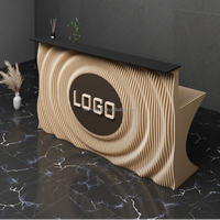 Comptoir de réception moderne personnalisé en bois massif pour hall d'hôtel, bureau, centre commercial, hôpital - Bureau artistique en bois d'hévéa