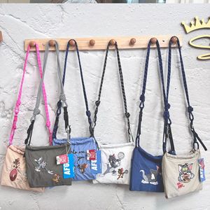 Borsa a Tracolla AFGH Warner Ufficialmente Autorizzata, Alta Qualità, Chiusura con Cerniera in Nylon, Ricamo - Product Image 1