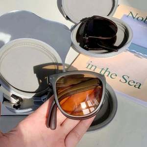 Gafas de Sol Plegables Portátiles de Moda 2022 para Mujer, Protección UV400, con Estuche - Product Image 5