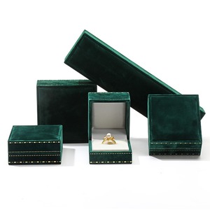 Coffret à bijoux unisexe de luxe en velours, personnalisable avec logo, pour bracelets, colliers, boucles d'oreilles, broches et bagues, idéal pour l'emballage cadeau - Product Image 1