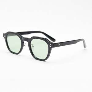 Vente en gros de lunettes de soleil polarisées rétro pour hommes et femmes avec logo personnalisé, monture TR90, UV400, monture petite, lunettes de soleil polygonales pour femmes - Product Image 6