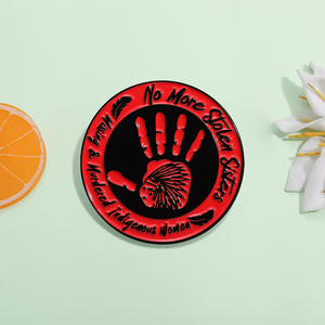 Broches en émail en gros, « Plus de sœurs enlevées », palmier rouge, dessin animé, métal, broches, badge de revers, puissance des femmes indigènes manquantes - Product Image 2
