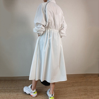 Robe Trench Ample à Col Montant et Boucle Discrète, Taille Haute, Longueur au-dessus du Genou, Fendue, Collection Automne 2026 Corée du Sud