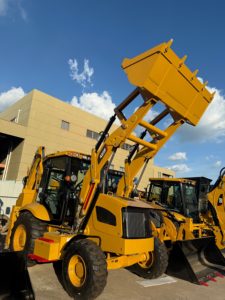รถตักล้อยาง CAT 420F รุ่นใหม่ เครื่องจักรขุดและตักอเนกประสงค์ สำหรับโครงการท่อประปาในเขตเทศบาล - Product Image 1