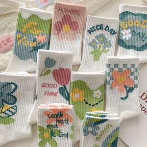 Женские весенние носки с цветочным принтом, влагоотводящие, из полиэстера и хлопка, повседневные, универсальные, модные, милые, для студенток, длинные - Product Image 2