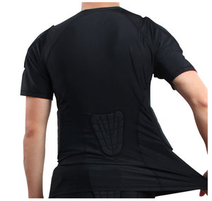 Ensemble de compression protecteur YOUNGSON avec rembourrage en mousse EVA alvéolée personnalisée, comprenant une chemise et un short de compression. - Product Image 5