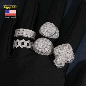 アメリカ倉庫からの迅速発送 メンズリング 925スターリングシルバー ホワイトゴールドメッキ ダイヤモンドテスト合格 モアサナイト アイスアウトリング - Product Image 1