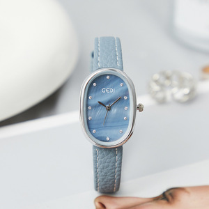 Elegante Reloj de Cuarzo para Mujer, Estilo Ligero y Lujoso, Esfera Ovalada de Nácar, Correa de Cuero con Textura de Lichi, Reloj de Nicho Resistente al Agua - Product Image 4