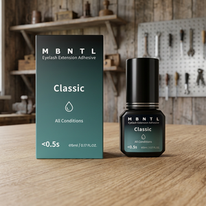 Colle liquide pour extensions de cils MBNTL fabriquée en Corée - Stock entrepôt - Séchage rapide 0,5s - Qualité supérieure - Sans cruauté animale - Végétalienne - Résistante à l'eau - Tenue 8 semaines - Product Image 1