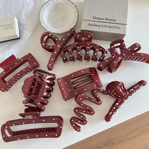 Pince à cheveux Ankra Rouge à pois, grande pince requin en plastique, accessoires capillaires variés - Product Image 1