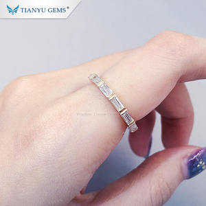 Anello Personalizzato Tianyu Gems <span class=keywords><strong>in</strong></span> Argento 925/<span class=keywords><strong>Oro</strong></span> Giallo 14k con Moissanite Taglio Baguette 2*4mm, Fede <span class=keywords><strong>di</strong></span> <span class=keywords><strong>Fidanzamento</strong></span> - Product Image 3