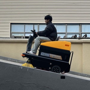 C100 Electric Ride-On Robotic Industrial Floor Sweeper <strong>machine</strong> - Product Image 1