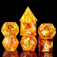 Ensemble de 7 dés D&D faits à la main en résine liquide orange, peints à la main, pour jeux de rôle