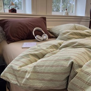 Juego de Ropa de Cama de Algodón Puro de Estilo Nórdico Minimalista en Azul y Verde, Juego de Edredón de Cuatro Piezas con Rayas para Apartamento, Sábana - Product Image 1